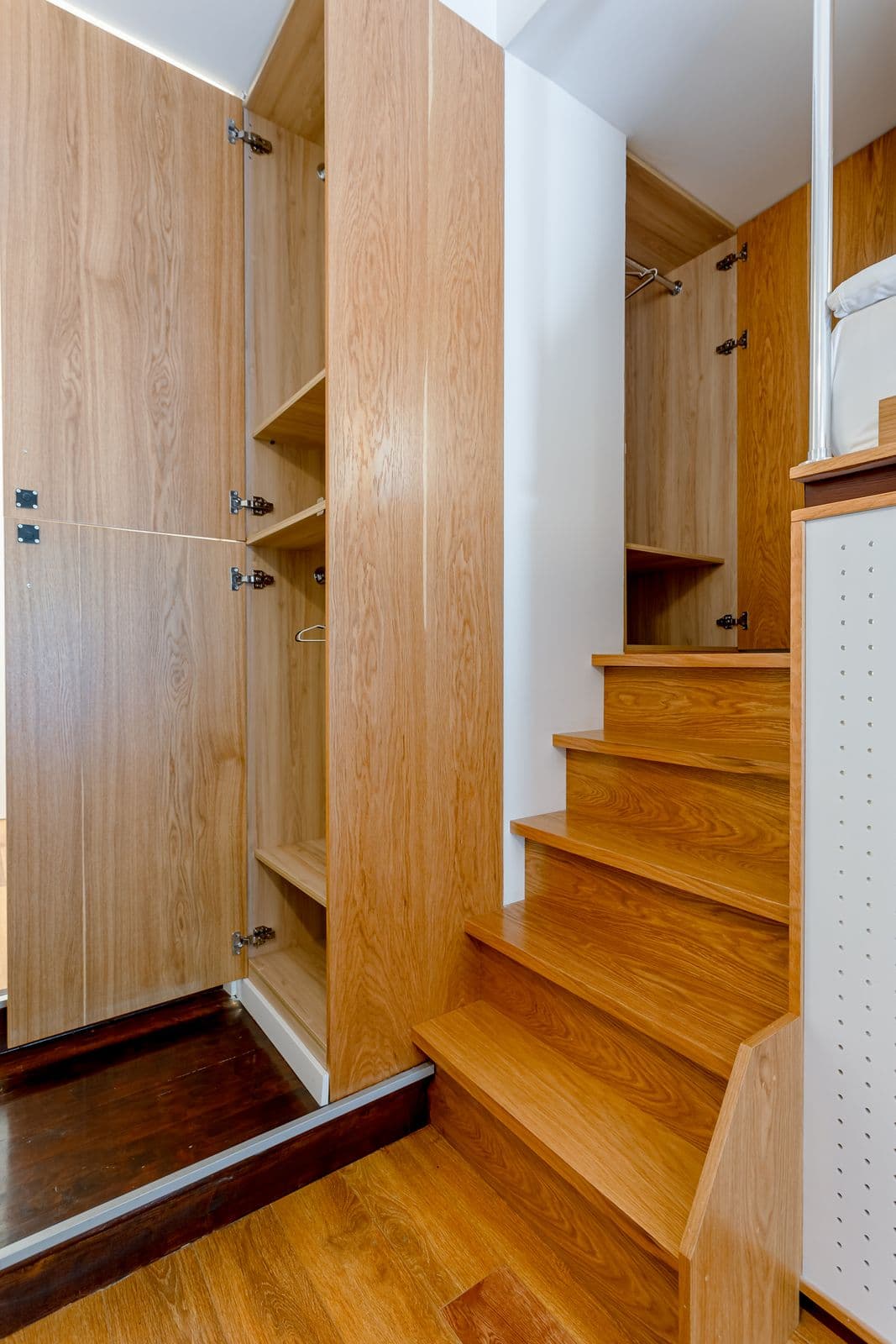Oak stairs and built-in lockers